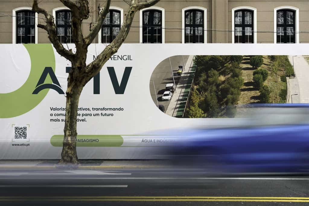 Mota-Engil ATIV construction site banner with company logo and project visuals.