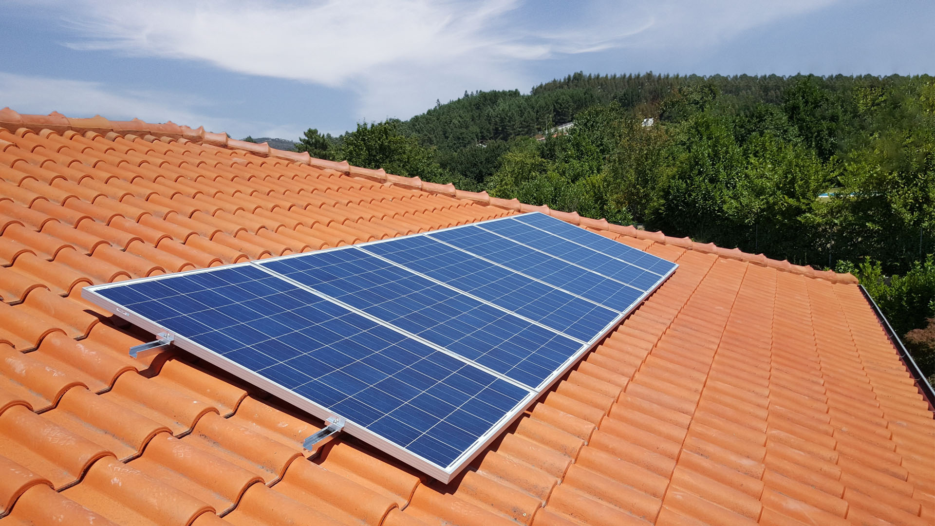 Painéis solares: não compensa investir num sistema sobredimensionado
